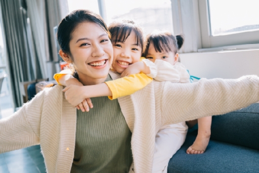 獨自撫養三位女兒 無懼生活考驗